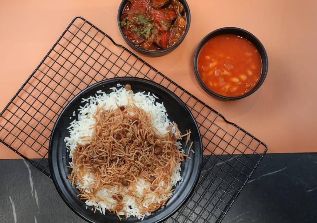 رز أبيض مع المرق foto